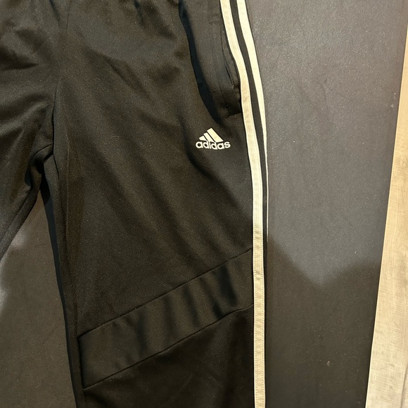 Adidas Sport Pants - Performance and Comfort for Active Lifestyles - Picture 5 of 7